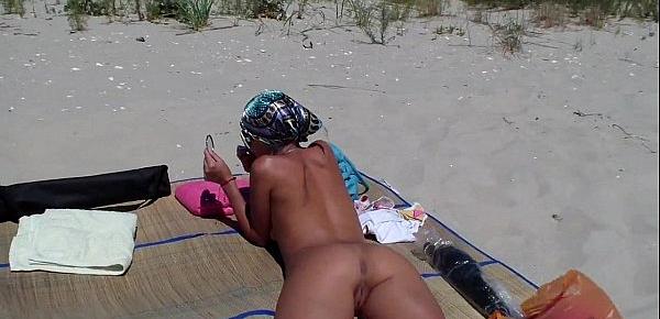  Hot amateur girl stripping and riding dick under the hot sun